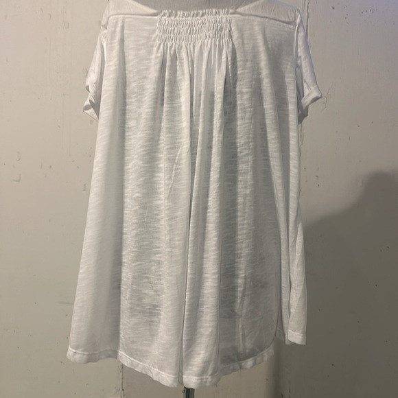 NWT For The Republic short sleeve white blouse w tortoiseshell buttons high low - Picture 2 of 9